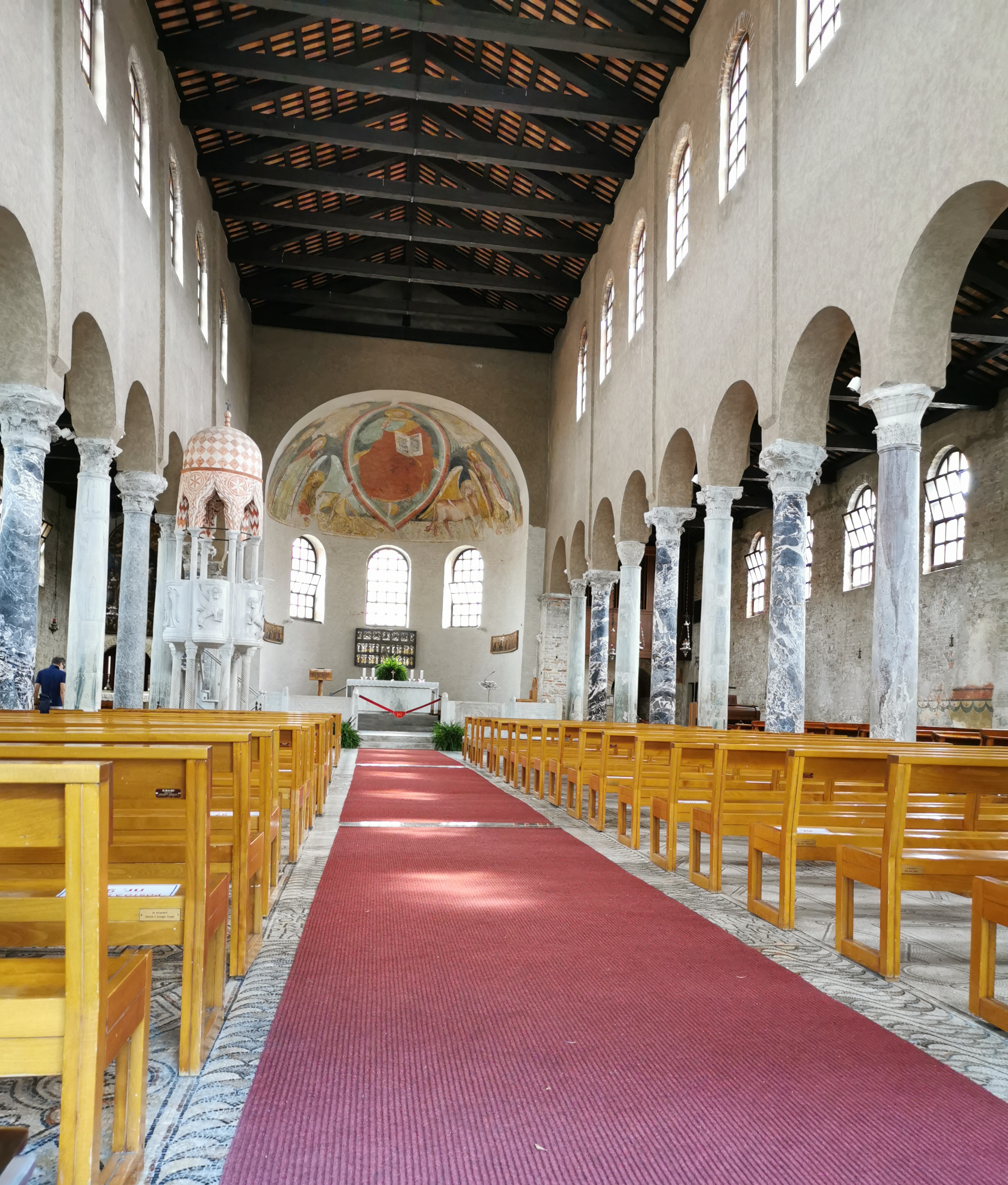 L'interno della Basilica di Sant'Eufemia di Grado